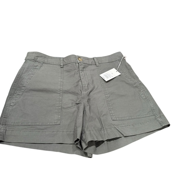 a new day Pants - NWT! A new day Women's Green Shorts Size 16 Green Inseam: 4"